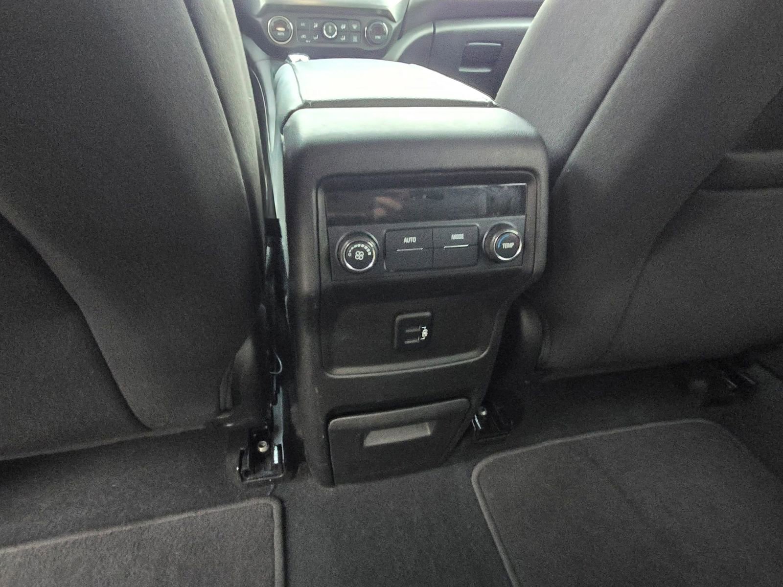 Used 2018 GMC Acadia SLE image 11