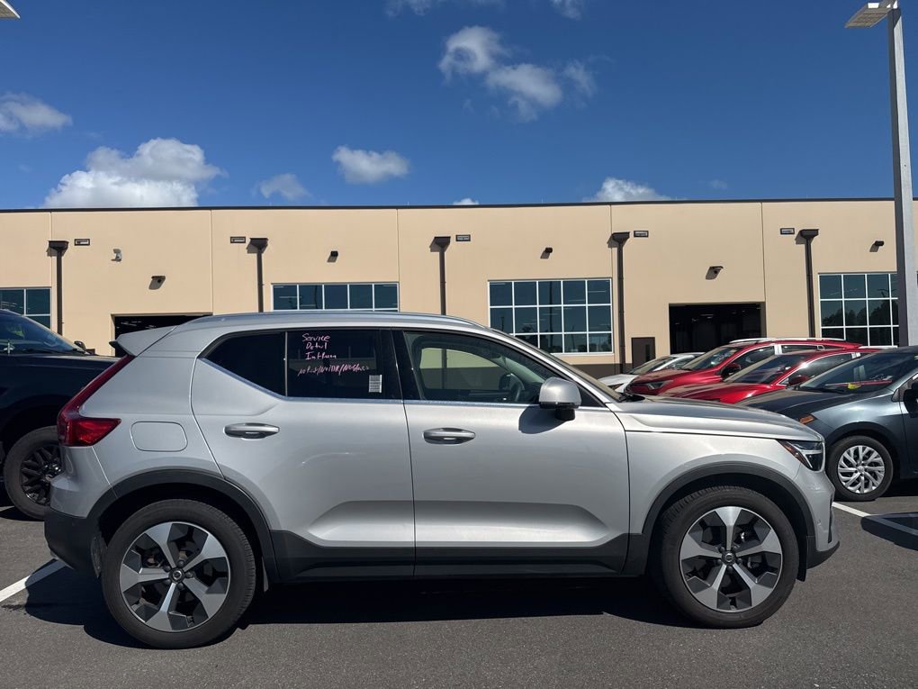 Used 2023 Volvo XC40 B5 Plus w/ Driver Assist Package image 2