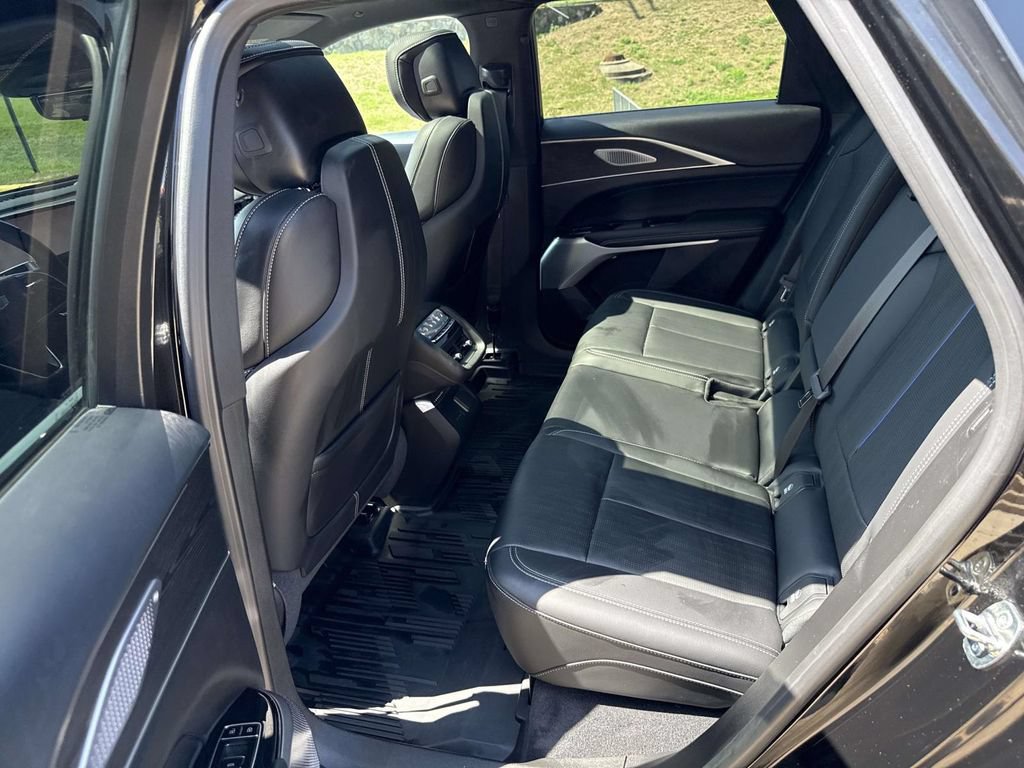 Certified 2025 Cadillac Lyriq Luxury w/ LPO, Floor Liner Package AWD/4WD image 10