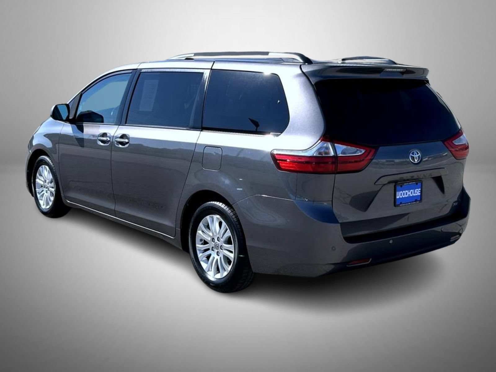 Used 2015 Toyota Sienna XLE w/ XLE Navigation Package FWD image 7
