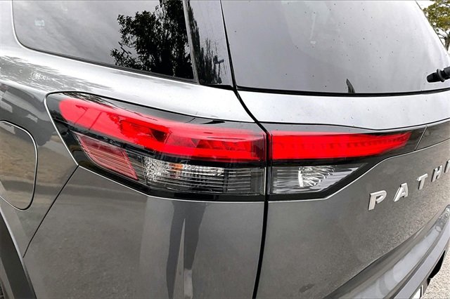 Used 2022 Nissan Pathfinder SV image 20