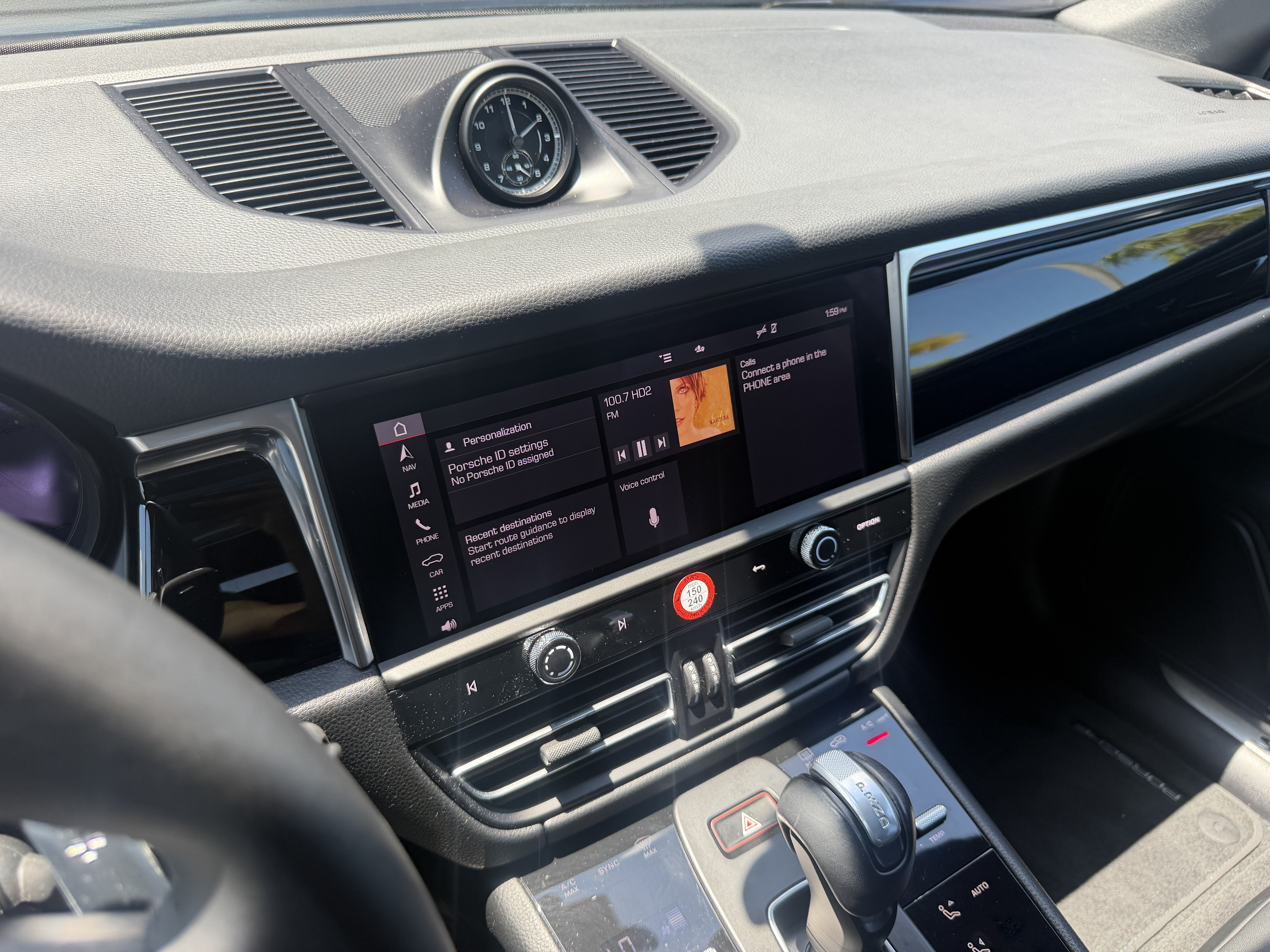 Certified 2023 Porsche Macan S AWD/4WD image 31