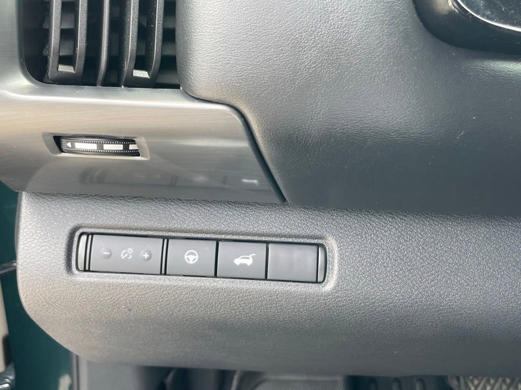 Used 2022 Nissan Pathfinder SL FWD image 12