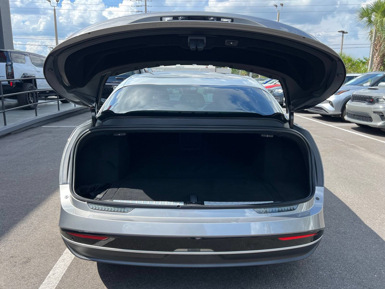 Used 2023 Lucid Air Touring AWD/4WD image 20