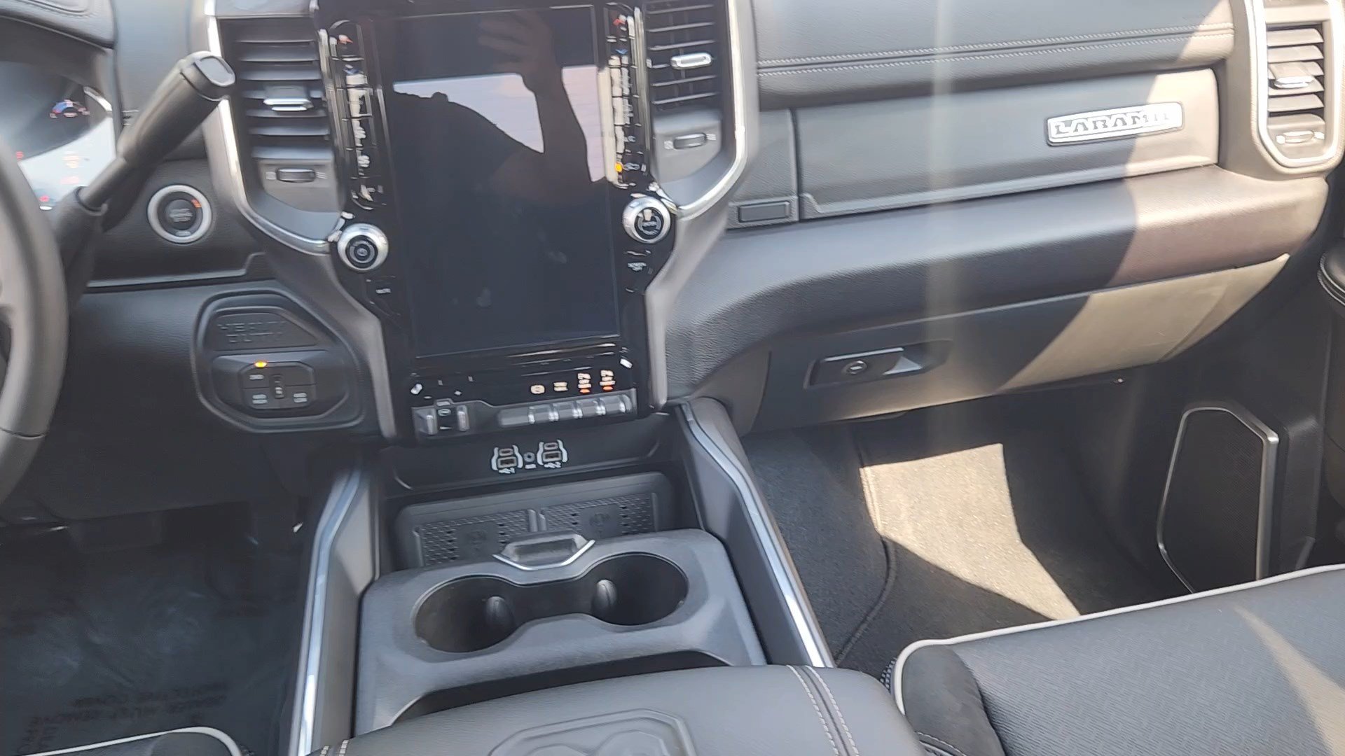 Used 2025 RAM 2500 Laramie AWD/4WD image 21