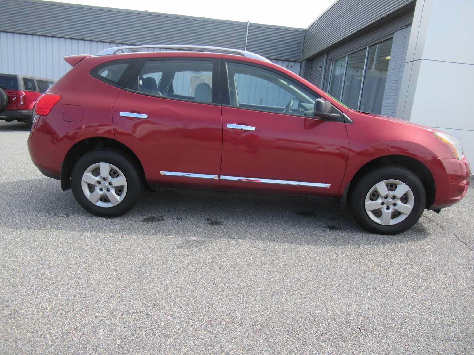 Used 2014 Nissan Rogue S w/ Convenience Package AWD/4WD image 4