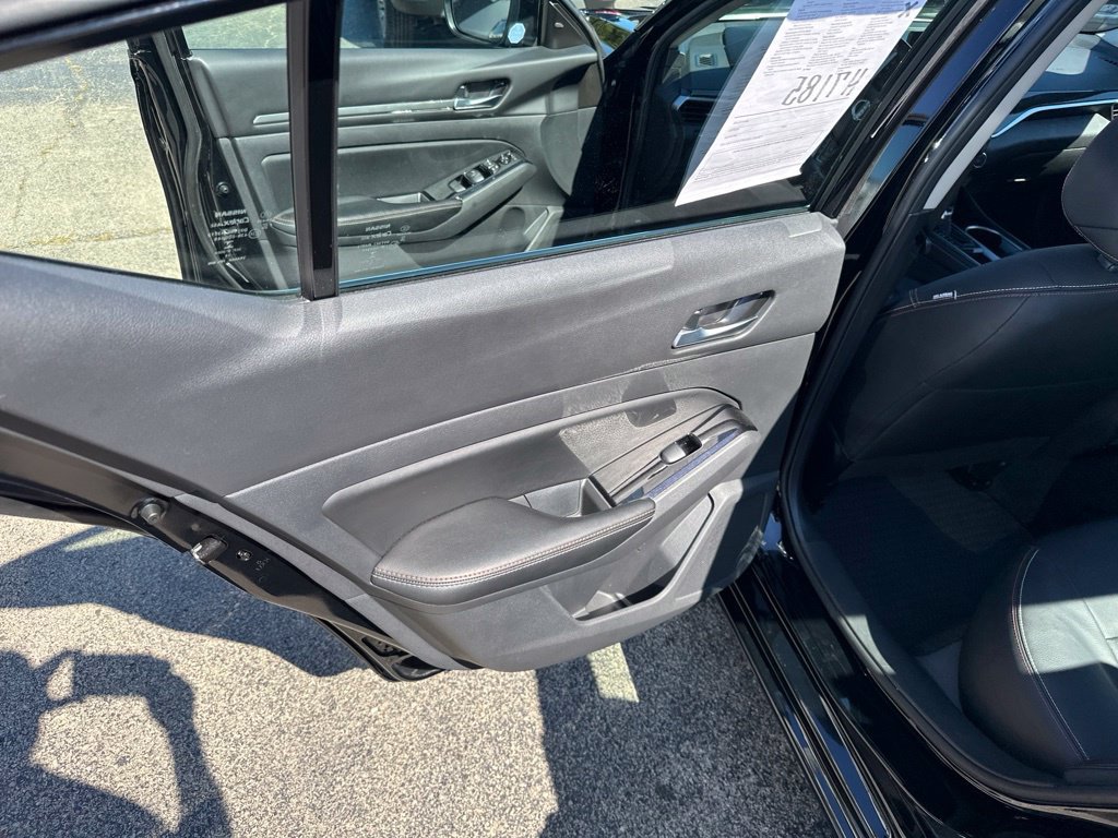 Used 2024 Nissan Altima 2.5 SR w/ SR Premium Package FWD image 24