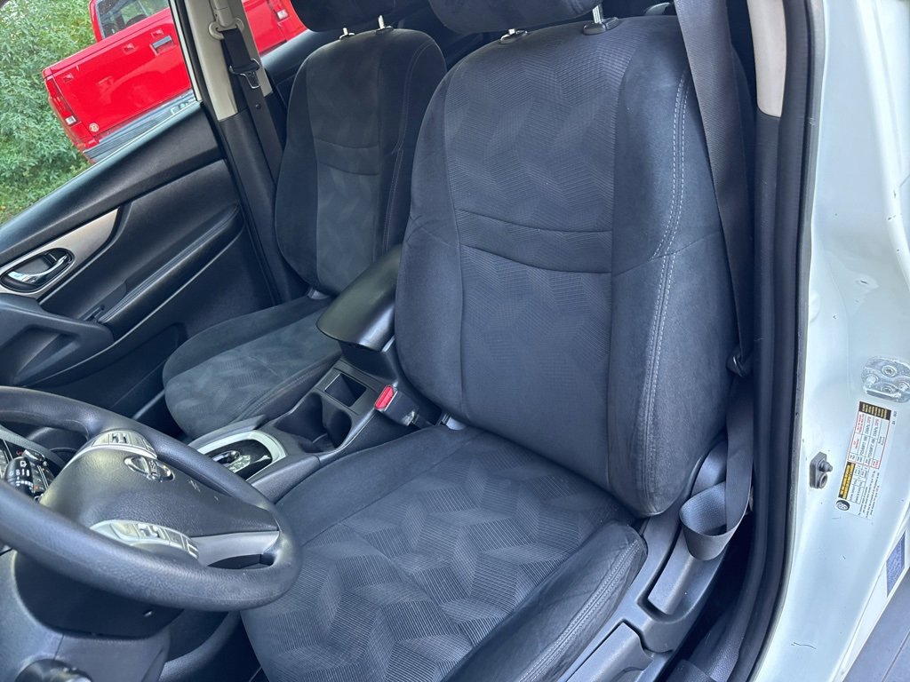 Used 2016 Nissan Rogue S w/ S Family Package image 5