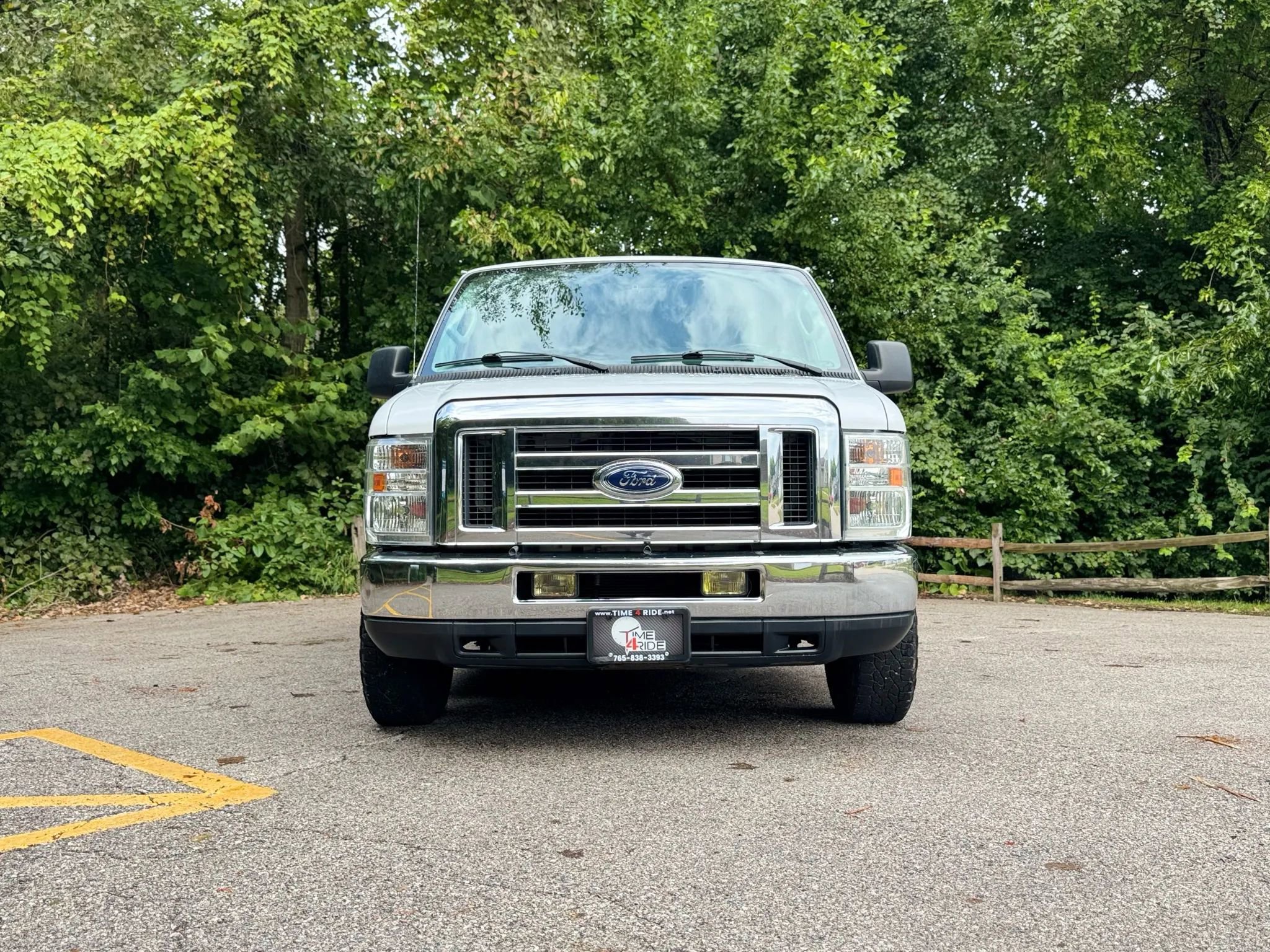 Used 2014 Ford E-350 and Econoline 350 XLT image 2