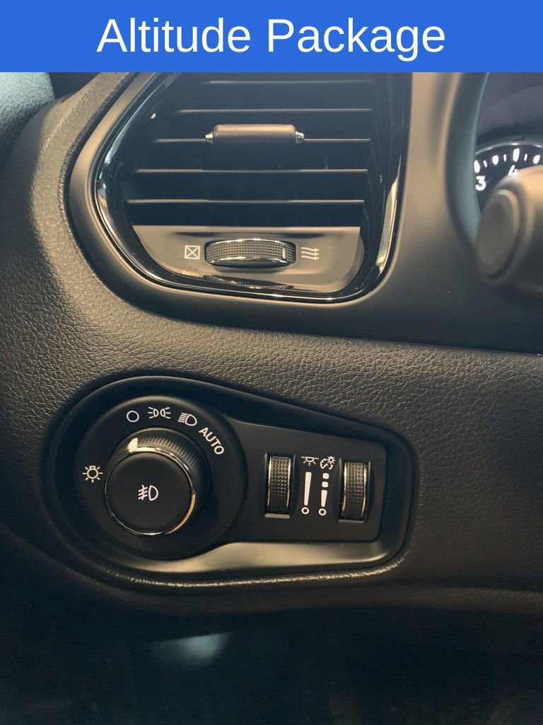 Used 2022 Jeep Renegade Altitude w/ Convenience Group image 12
