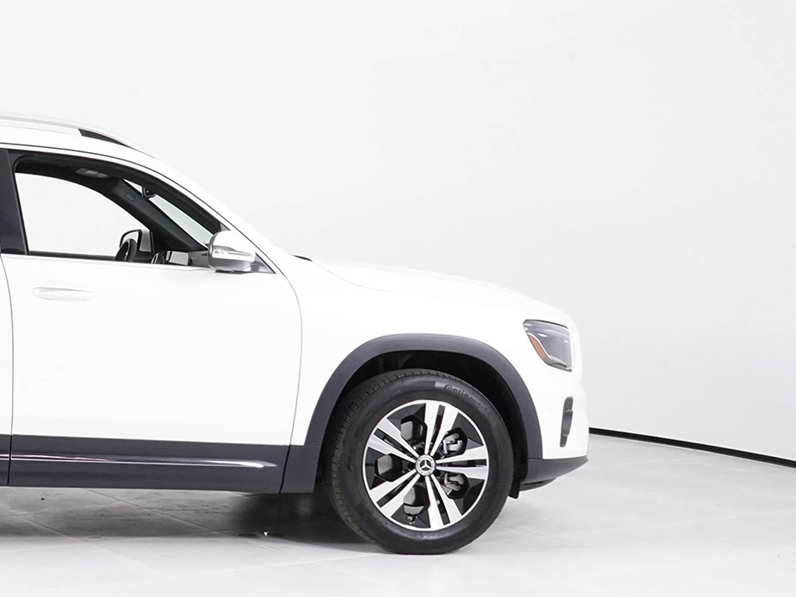 Used 2025 Mercedes-Benz GLB 250 4MATIC image 15