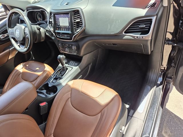 Used 2019 Jeep Cherokee Overland w/ Technology Group AWD/4WD image 16