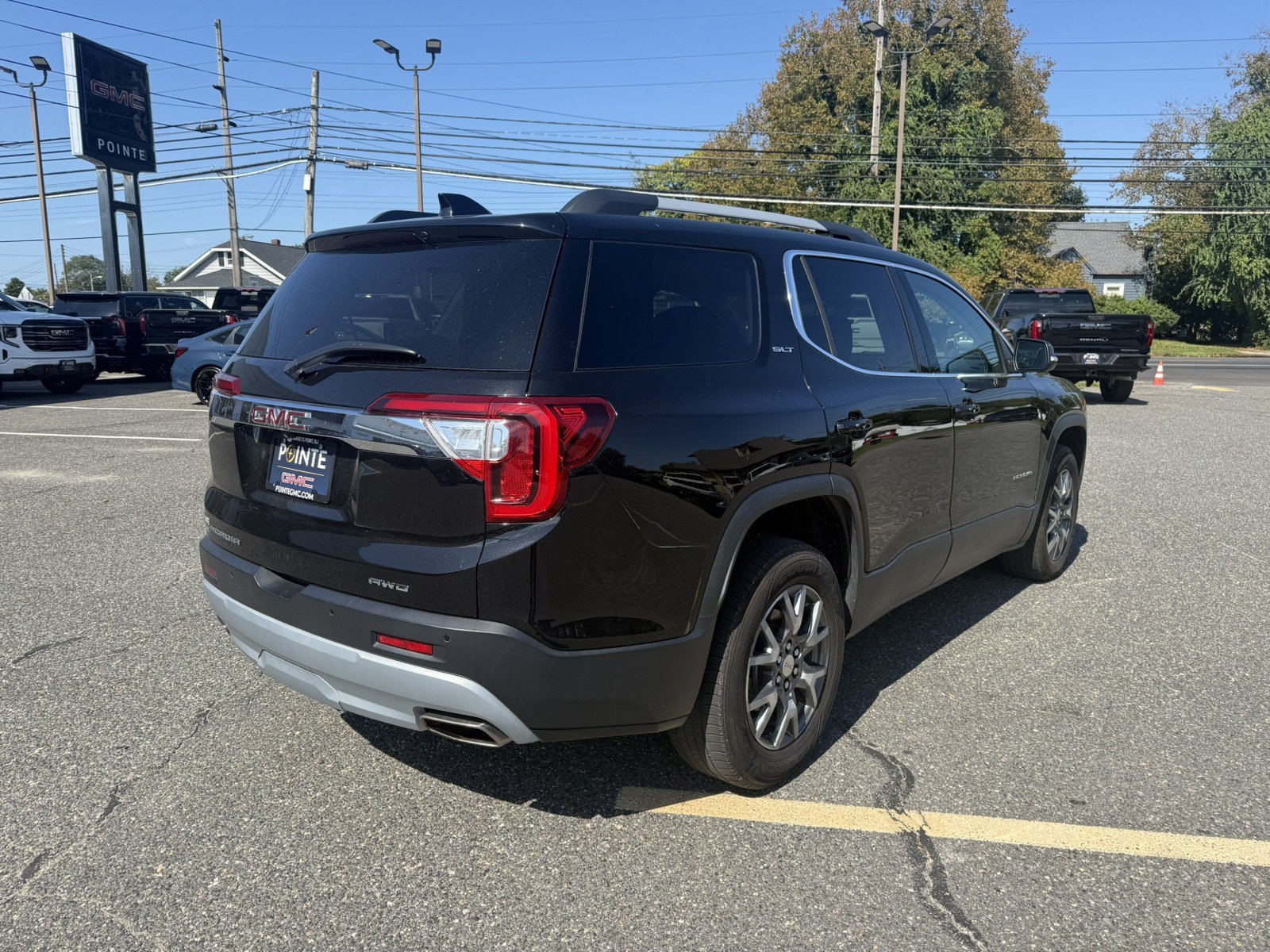 Used 2023 GMC Acadia SLT AWD/4WD image 3