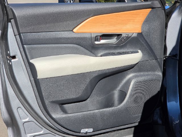 Used 2026 Toyota Grand Highlander AWD image 19