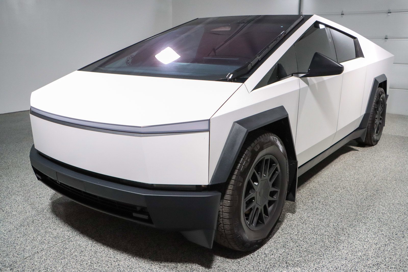 Used 2024 Tesla Cybertruck AWD Crew Cab image 27