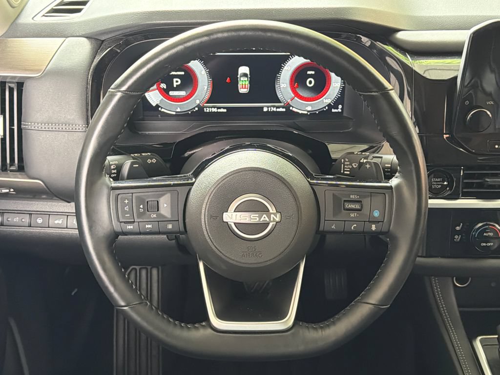 Used 2025 Nissan Pathfinder Platinum w/ Cargo Package FWD image 4