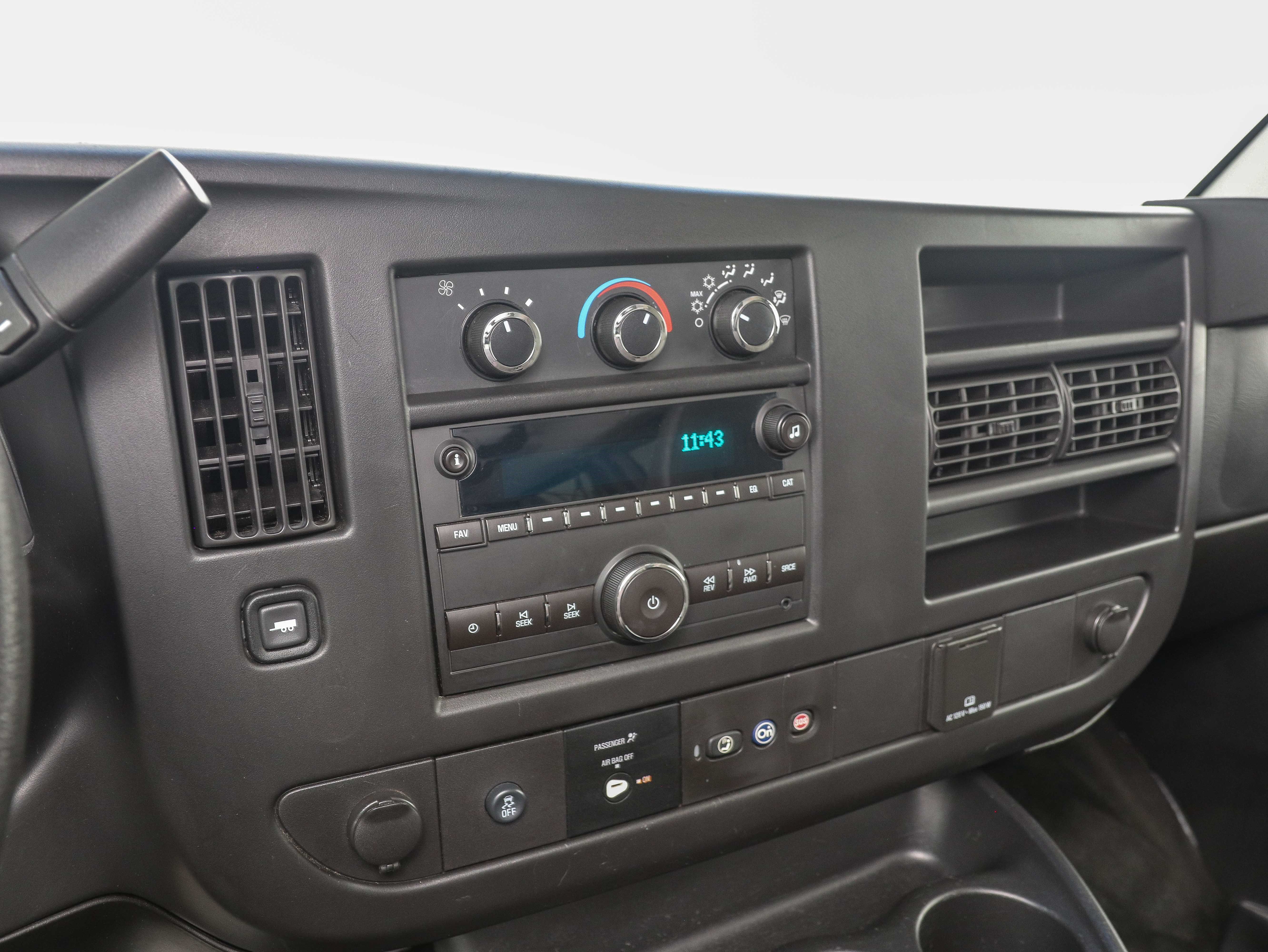 Used 2015 Chevrolet Express 3500 LT w/ LT Preferred Equipment Group RWD image 18