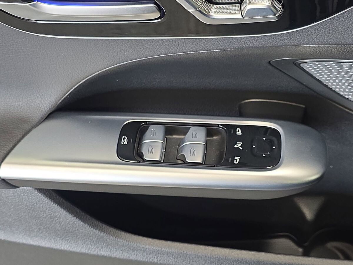 New 2025 Mercedes-Benz C 300 4MATIC Sedan image 27