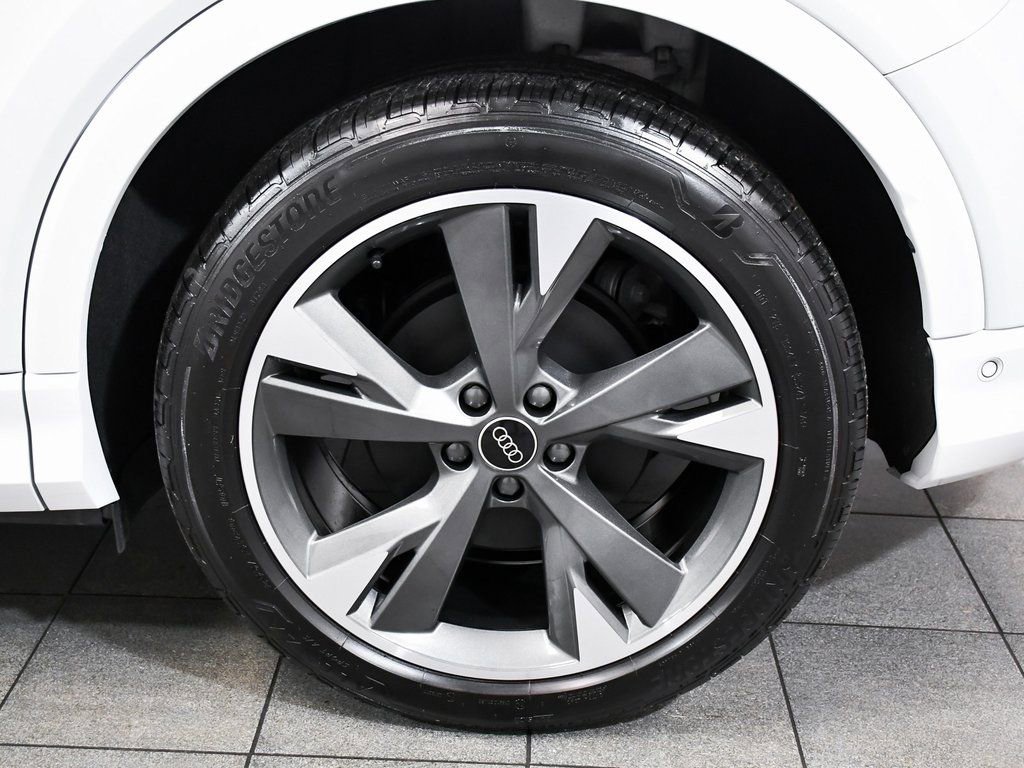 Used 2024 Audi Q4 e-tron Premium Plus w/ Premium Plus image 8