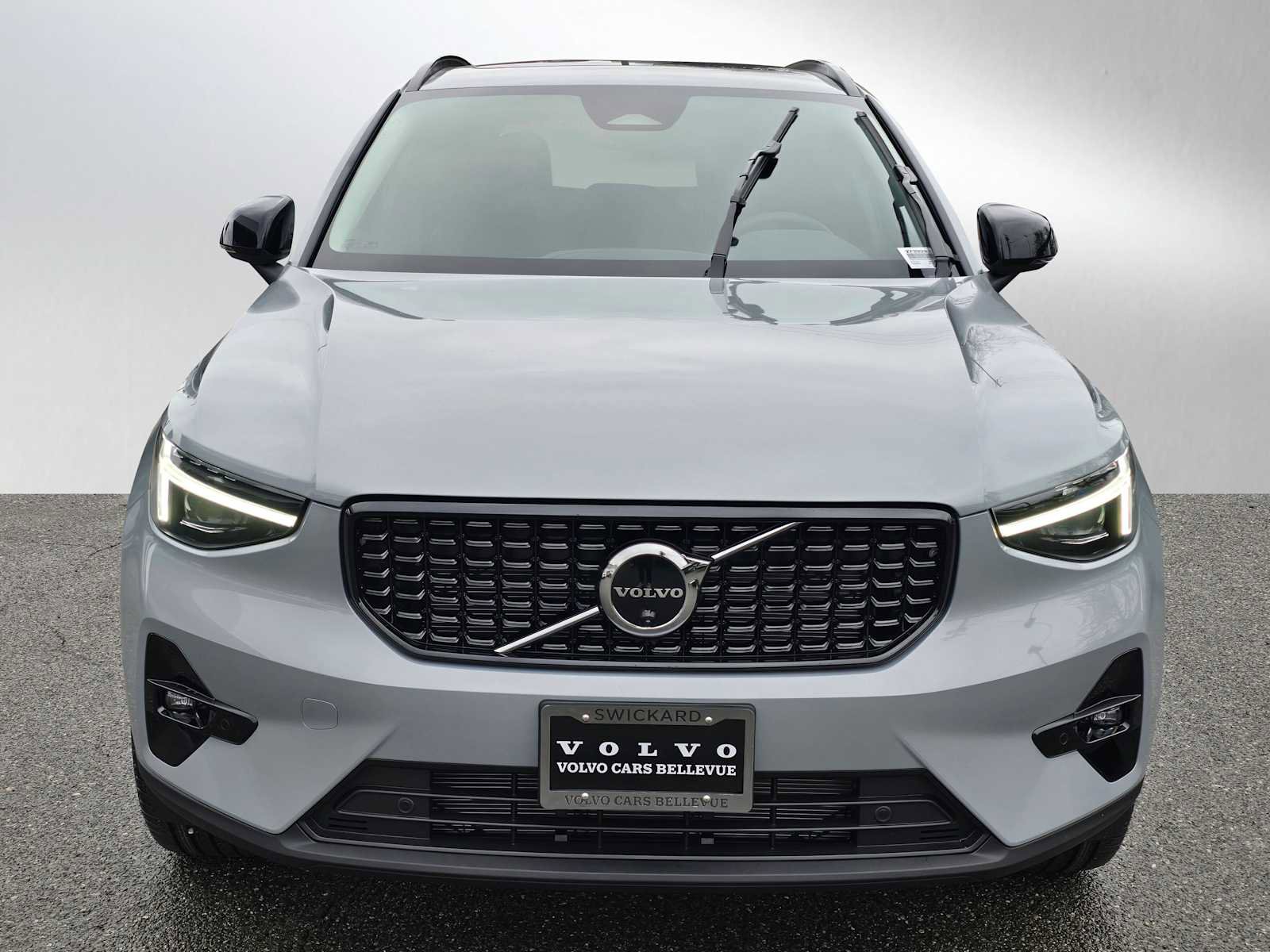 New 2026 Volvo XC40 B5 Plus w/ Protection Package Premier image 8