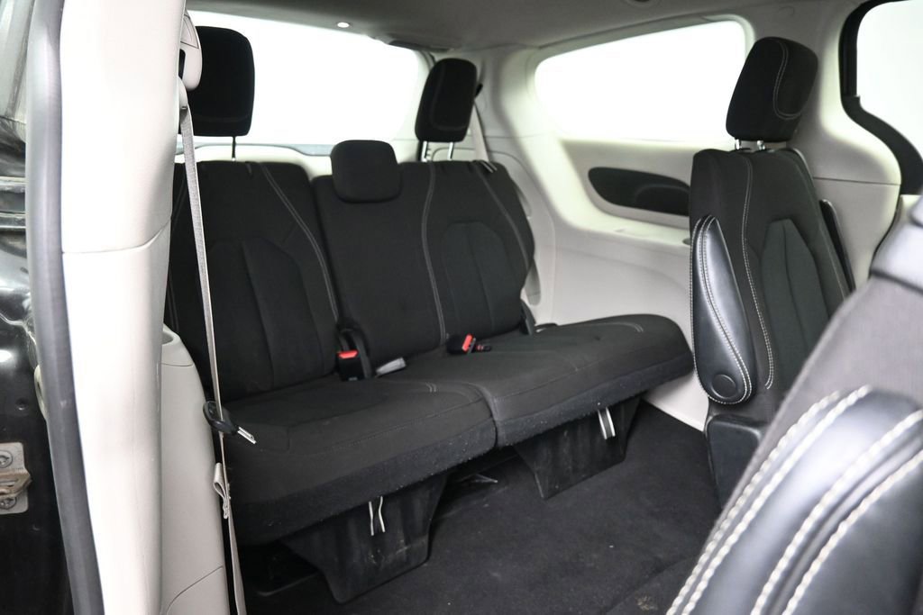 Used 2023 Chrysler Voyager LX FWD image 23