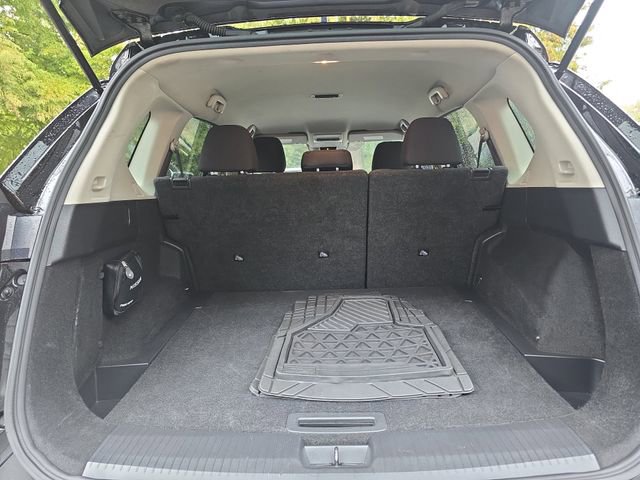 Used 2023 Nissan Rogue S image 42