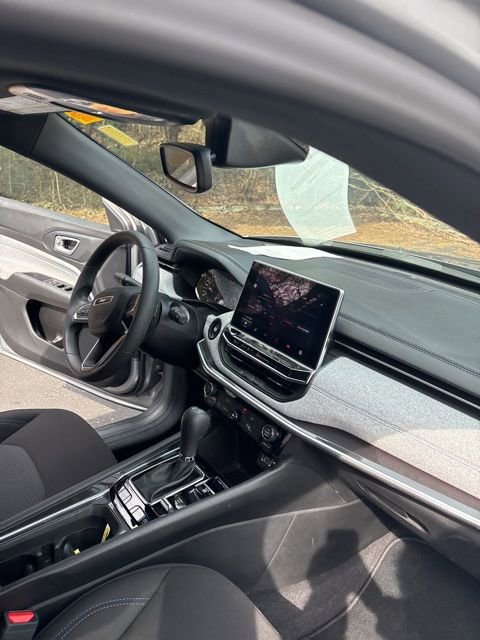 Used 2023 Jeep Compass Sport image 39