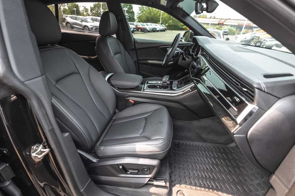Used 2025 Audi Q8 Premium Plus AWD/4WD image 26