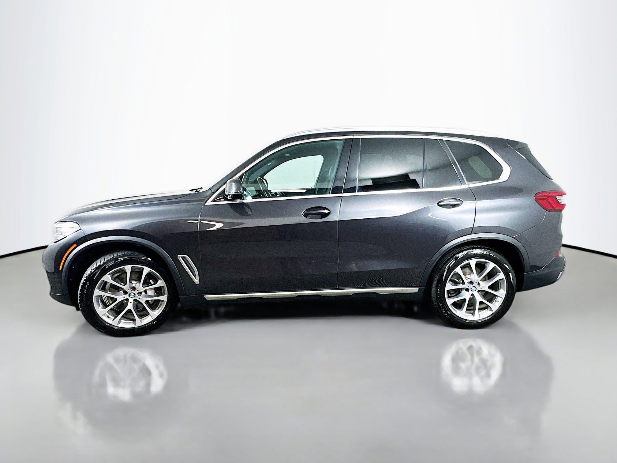 Used 2019 BMW X5 xDrive40i w/ Premium Package 2 AWD/4WD image 4