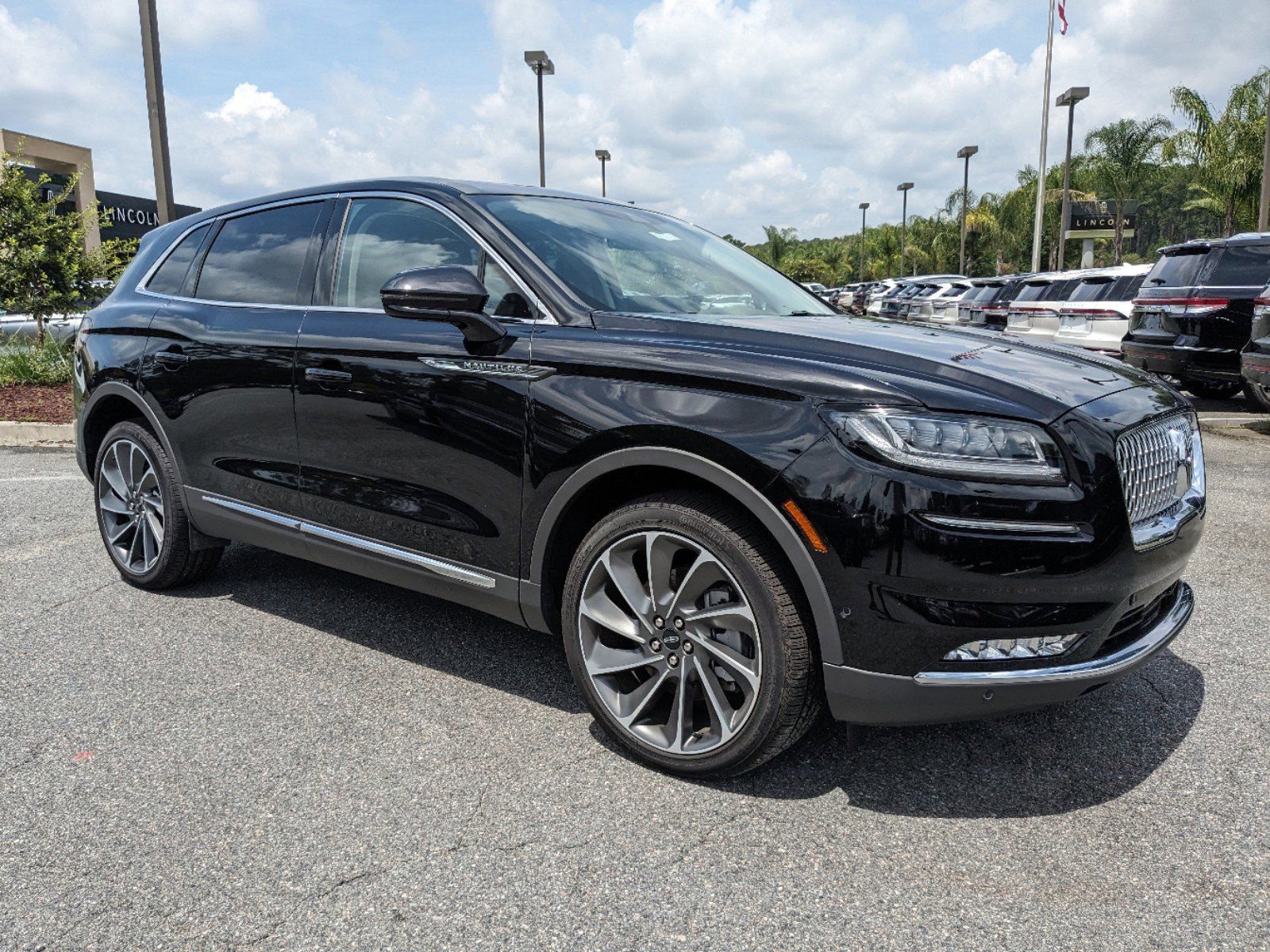 Certified 2023 Lincoln Nautilus Reserve w/ Equipment Group 202A image 3