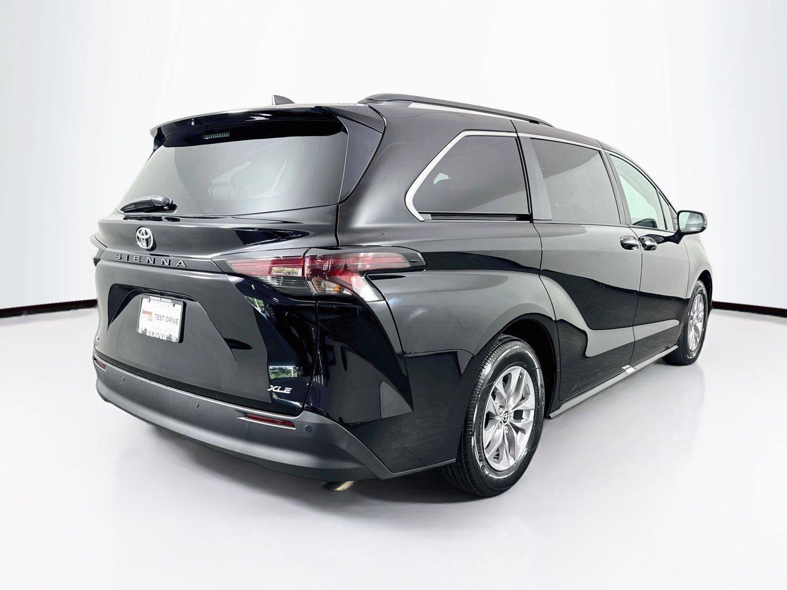 Certified 2026 Toyota Sienna XLE FWD image 2