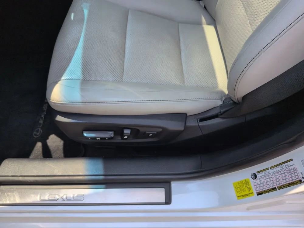 Used 2015 Lexus ES 300h image 25