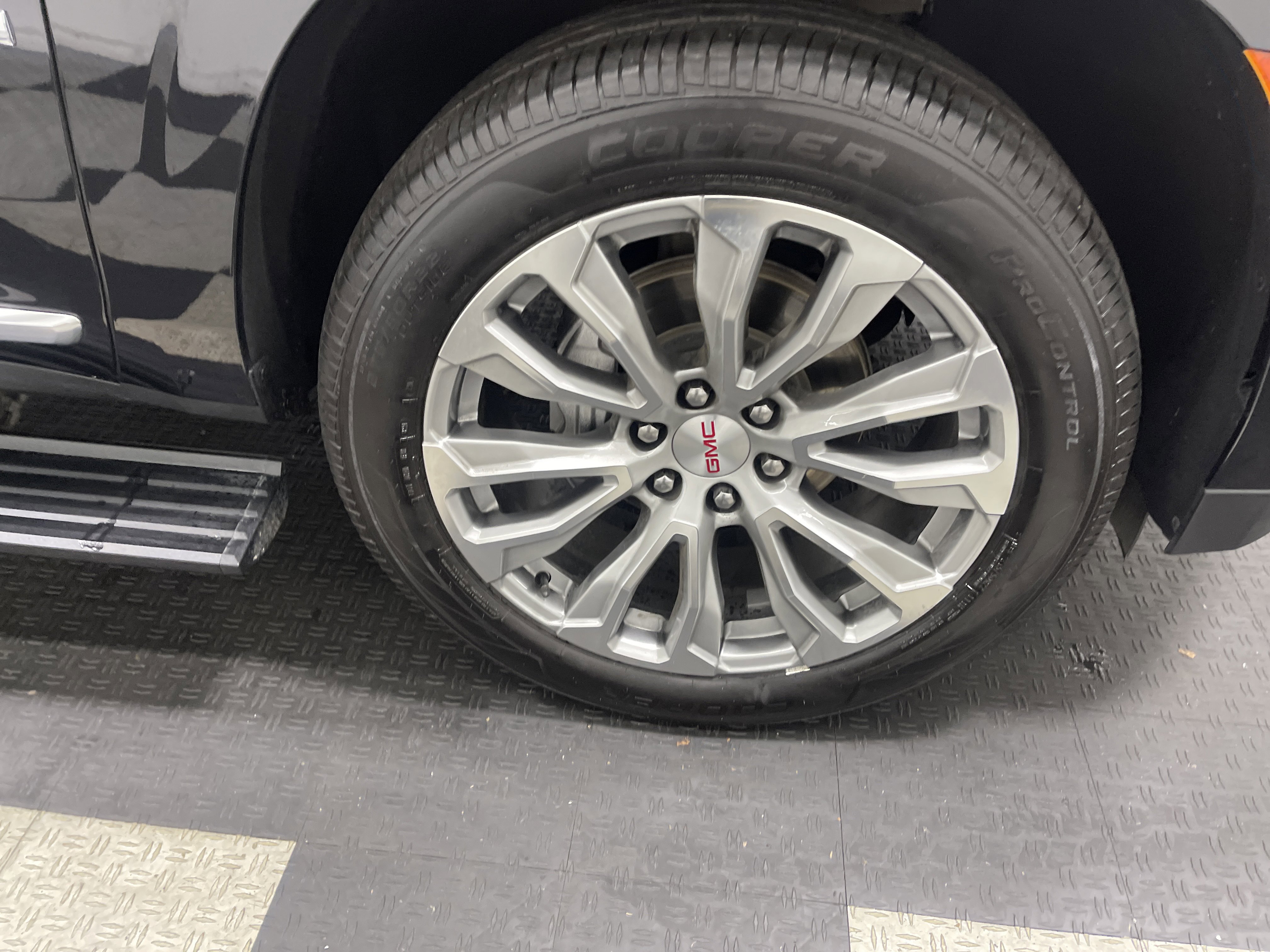 Used 2022 GMC Yukon Denali w/ Denali Premium Package AWD/4WD image 29