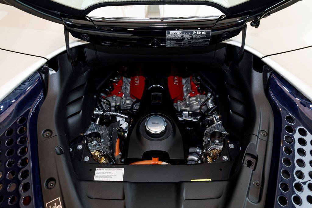 Used 2022 Ferrari SF90 Spider image 34