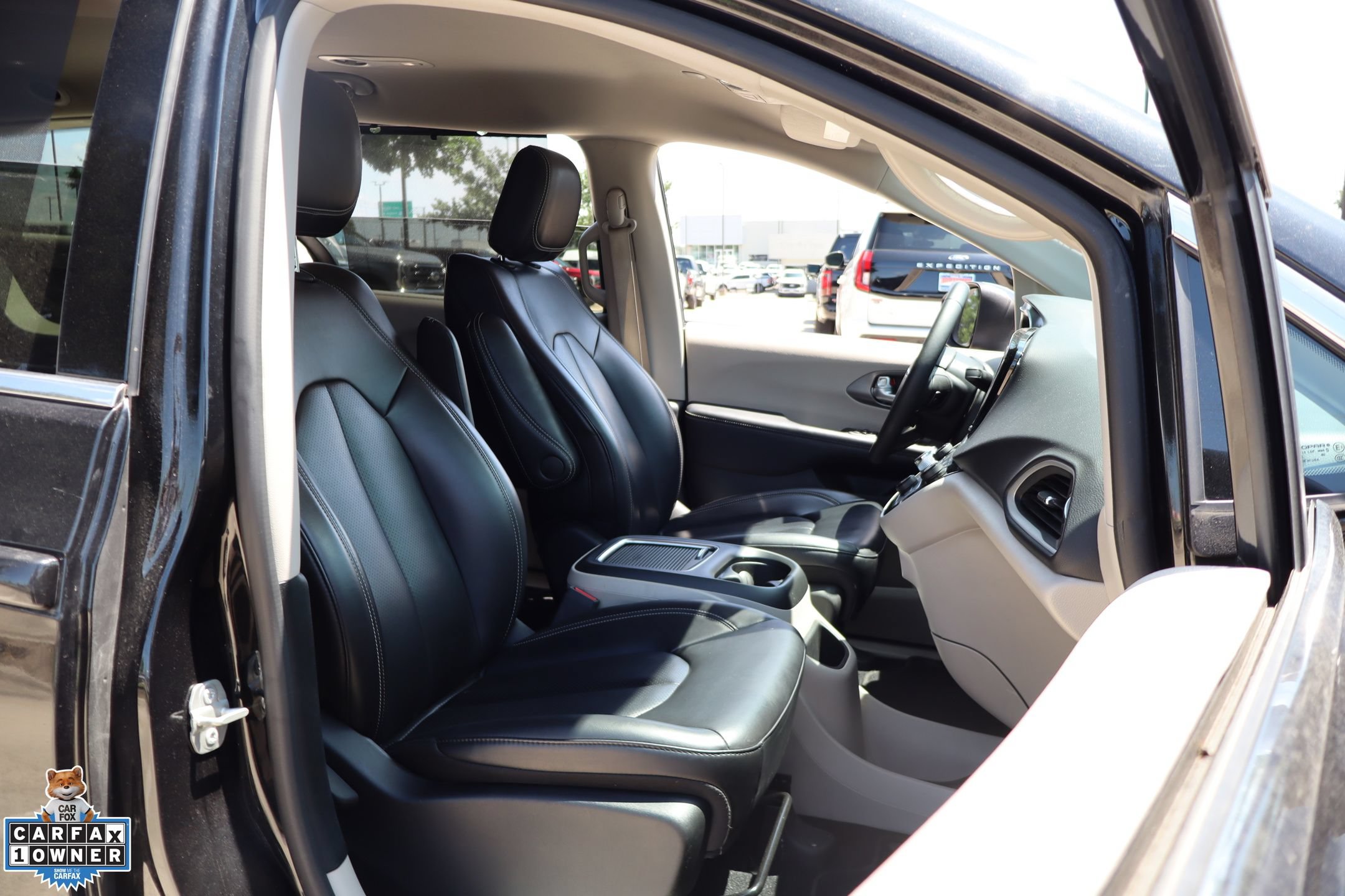 Used 2023 Chrysler Pacifica Touring-L FWD image 32