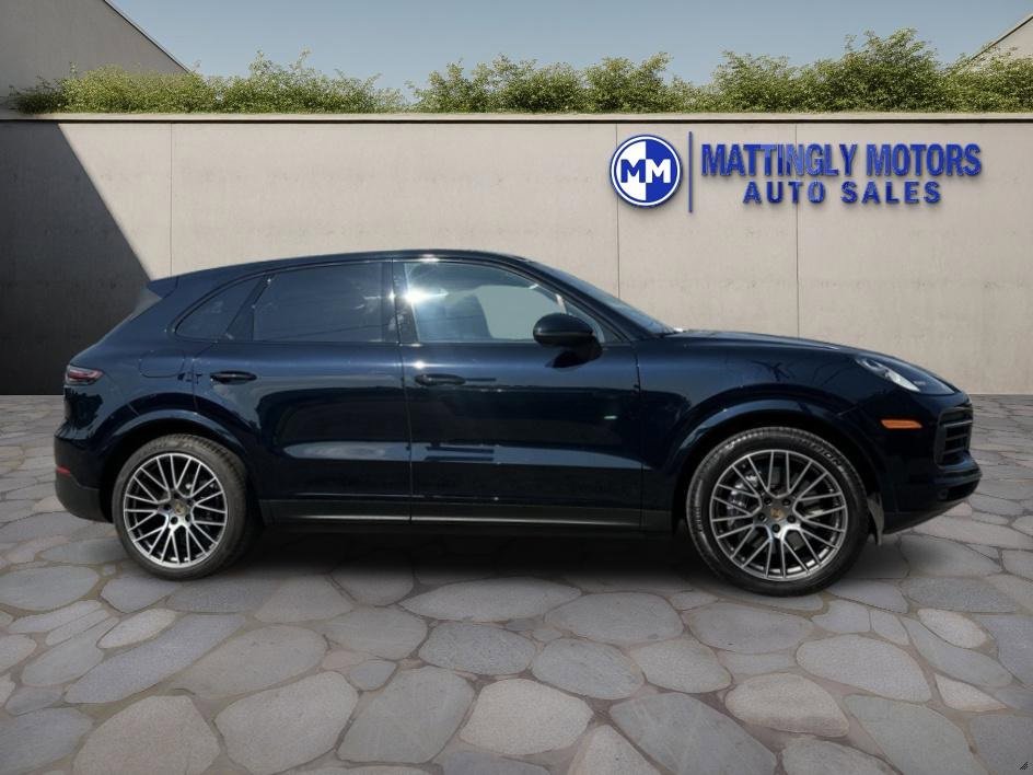 Used 2022 Porsche Cayenne Platinum Edition image 2