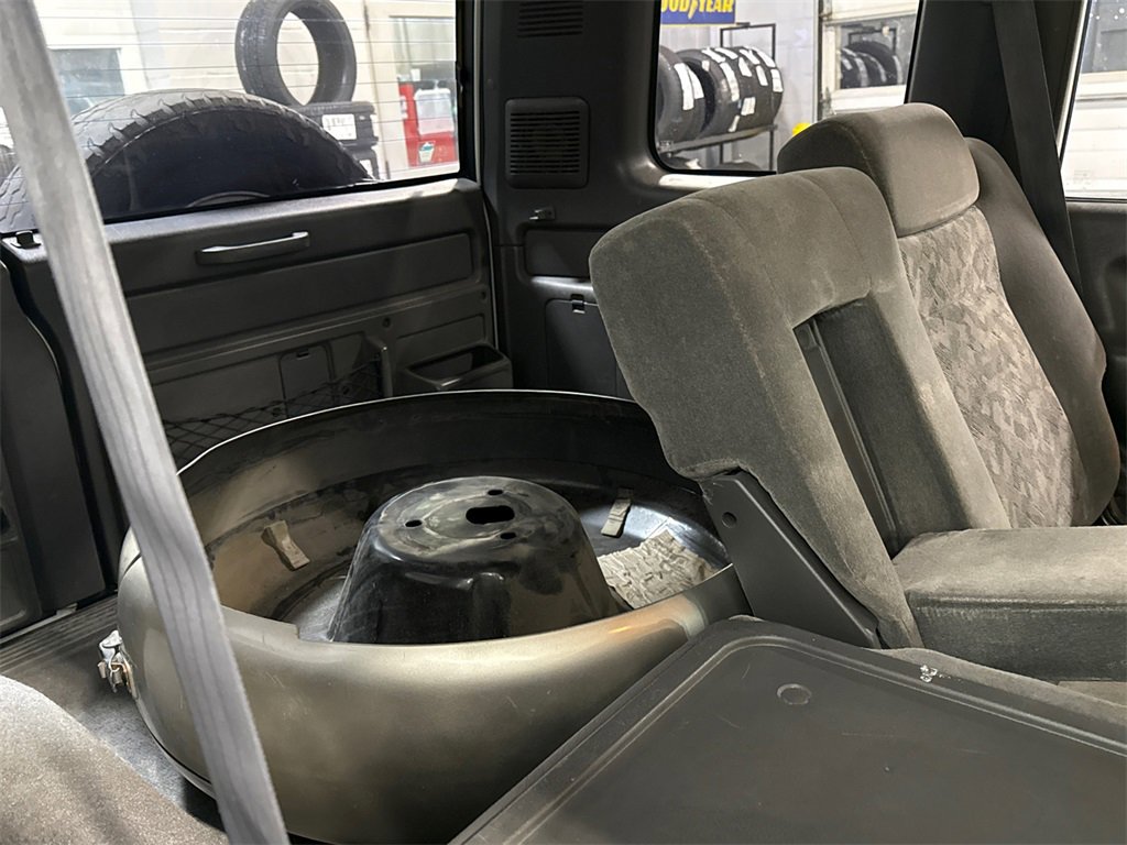 Used 2000 Isuzu Trooper S image 12