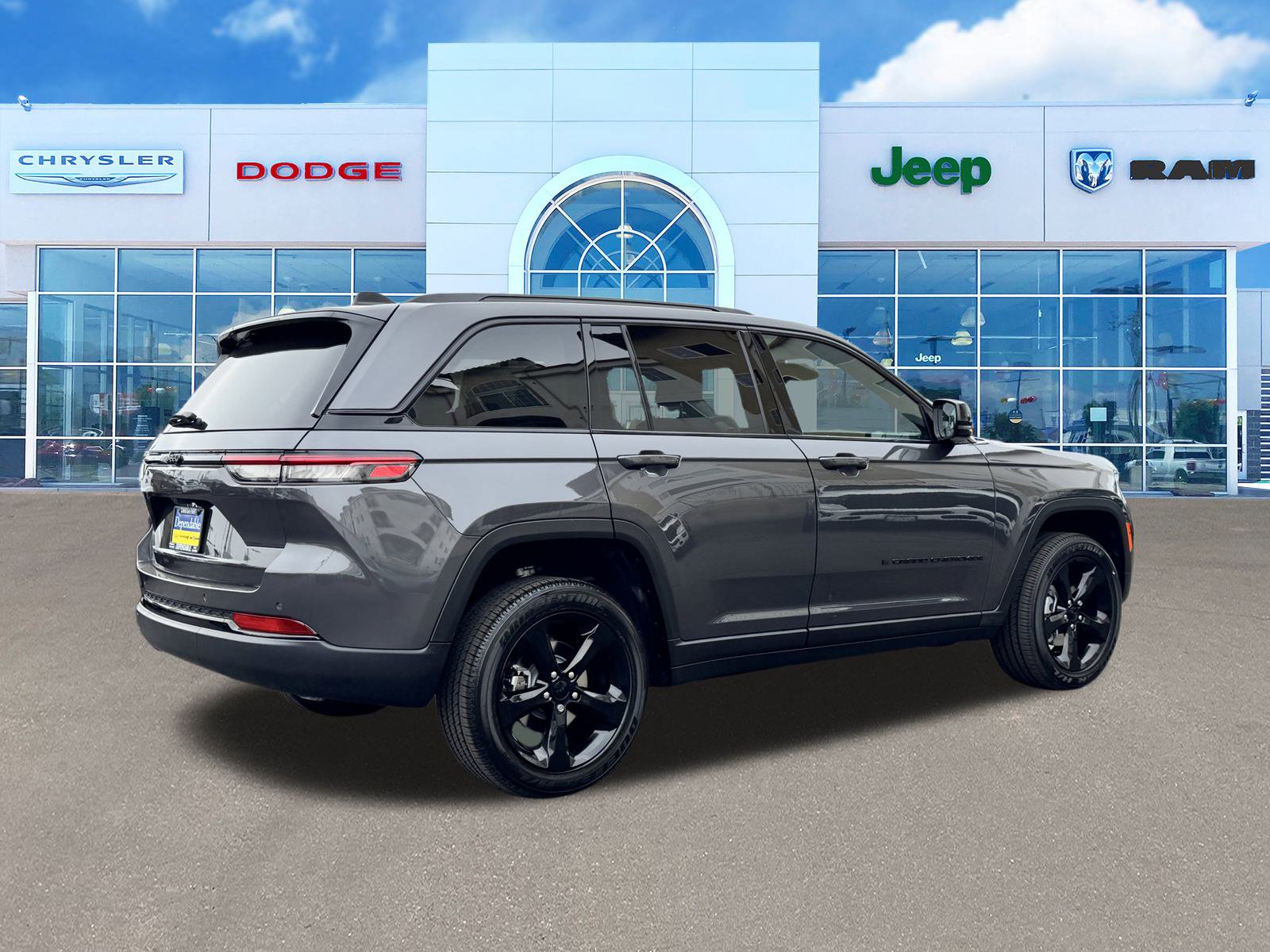 New 2025 Jeep Grand Cherokee Altitude image 11