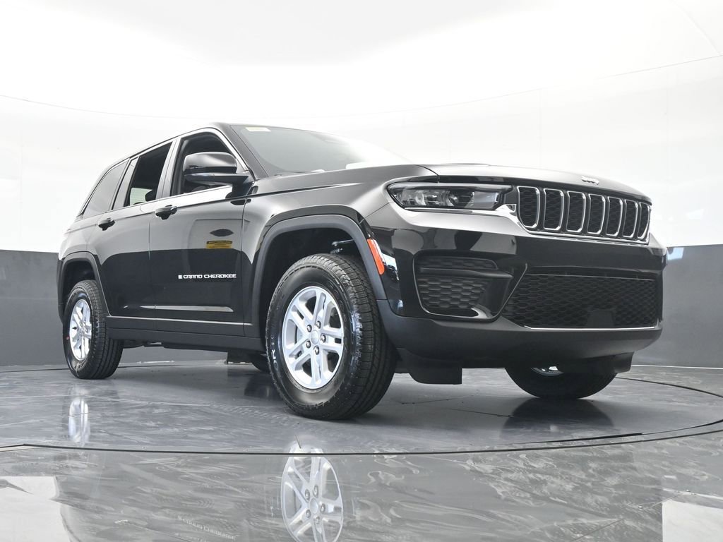 Used 2025 Jeep Grand Cherokee Laredo image 56