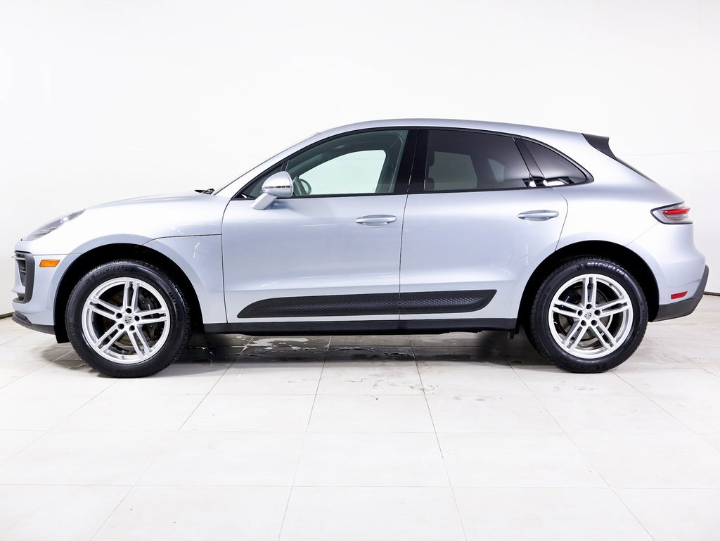 Used 2025 Porsche Macan image 2