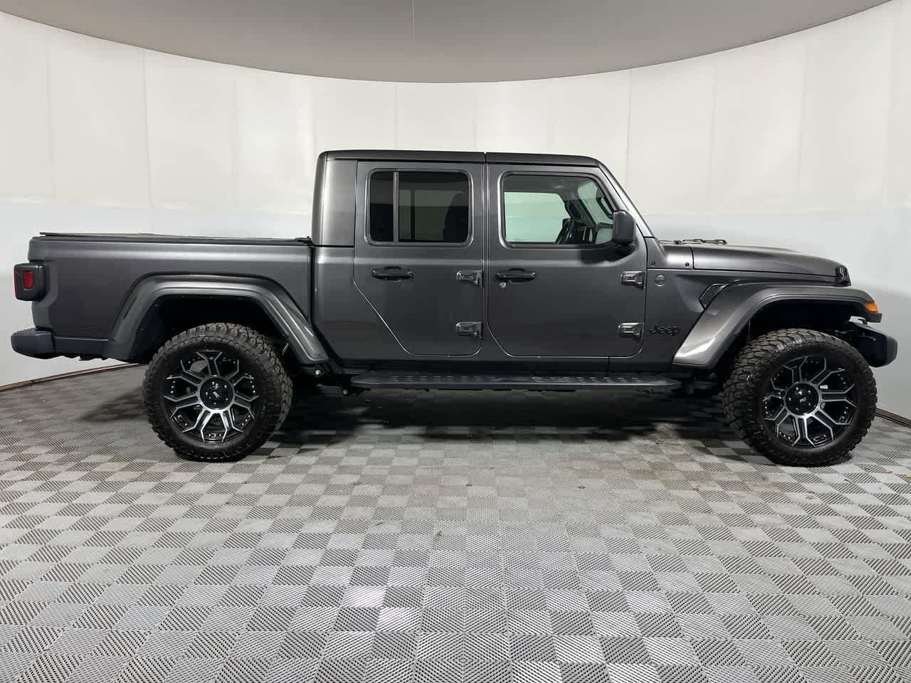 Used 2025 Jeep Gladiator Sport AWD/4WD image 9