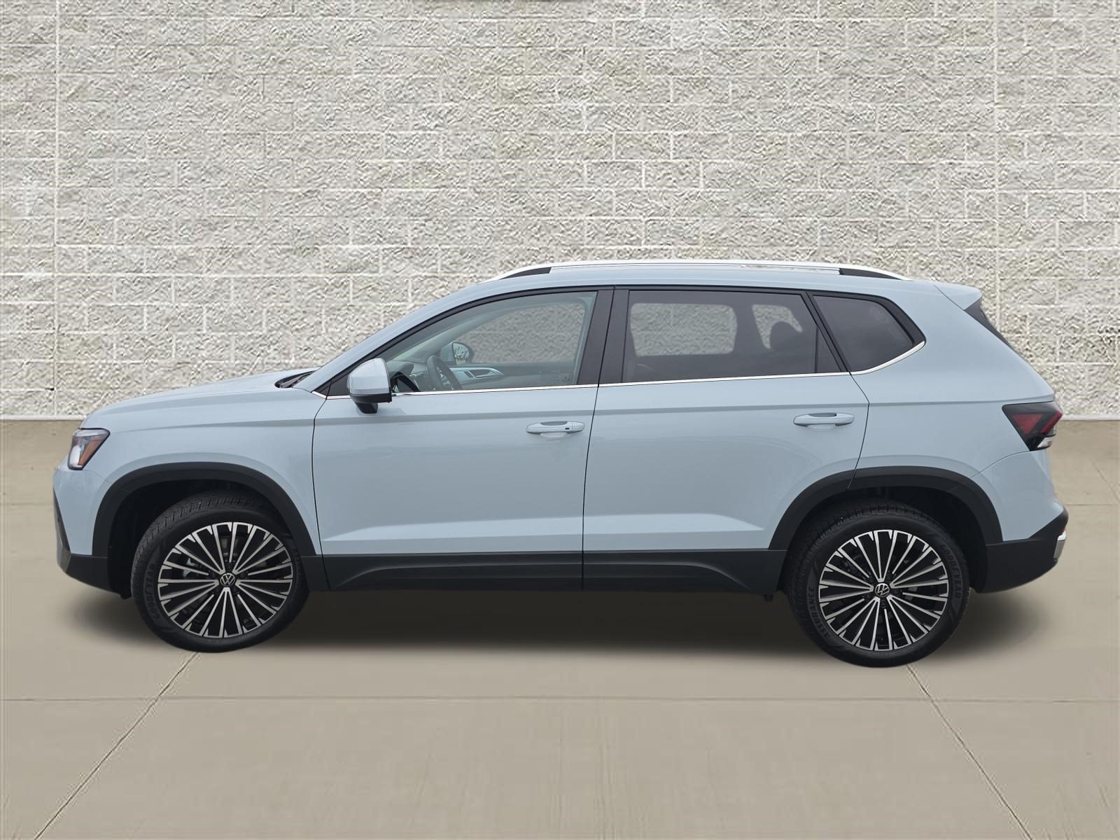 New 2027 Volkswagen Taos SE FWD image 4