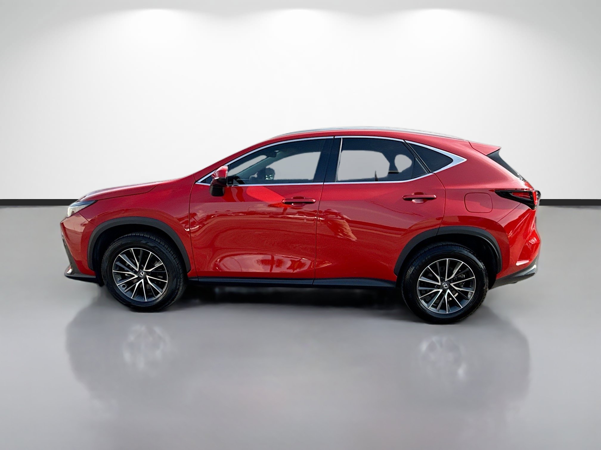 Used 2025 Lexus NX 250 FWD w/ Towing Package (2000 Lbs) image 6