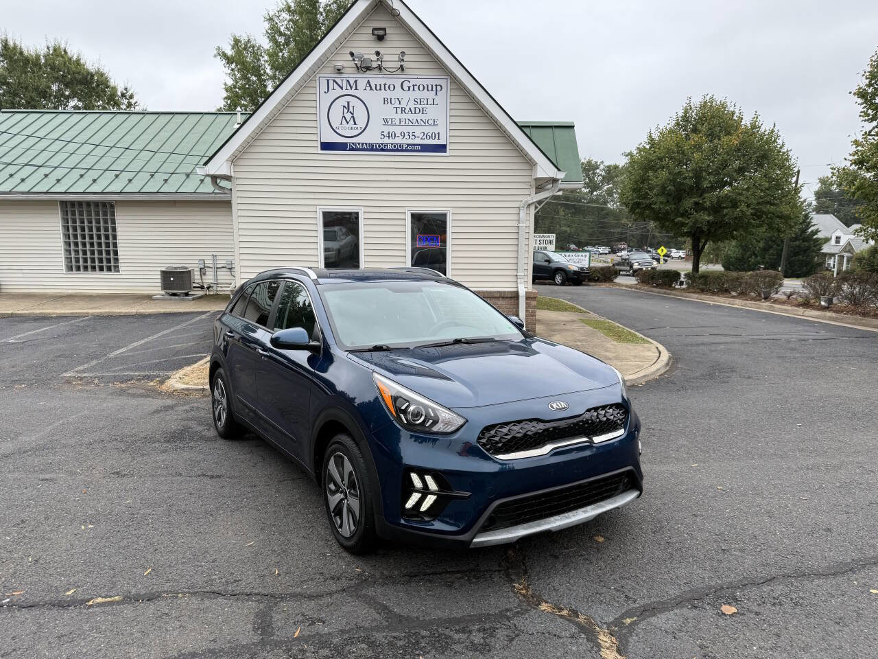 Used 2020 Kia Niro LX image 1