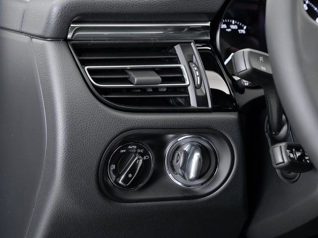 Certified 2025 Porsche Macan image 12