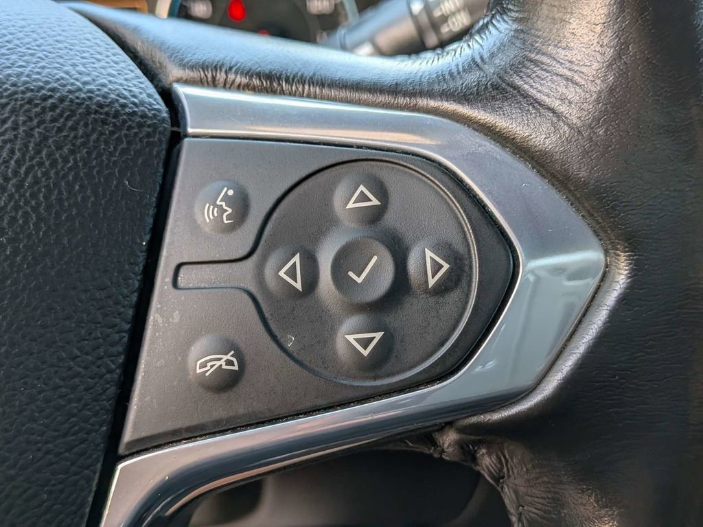 Used 2022 Chevrolet Traverse LT image 27