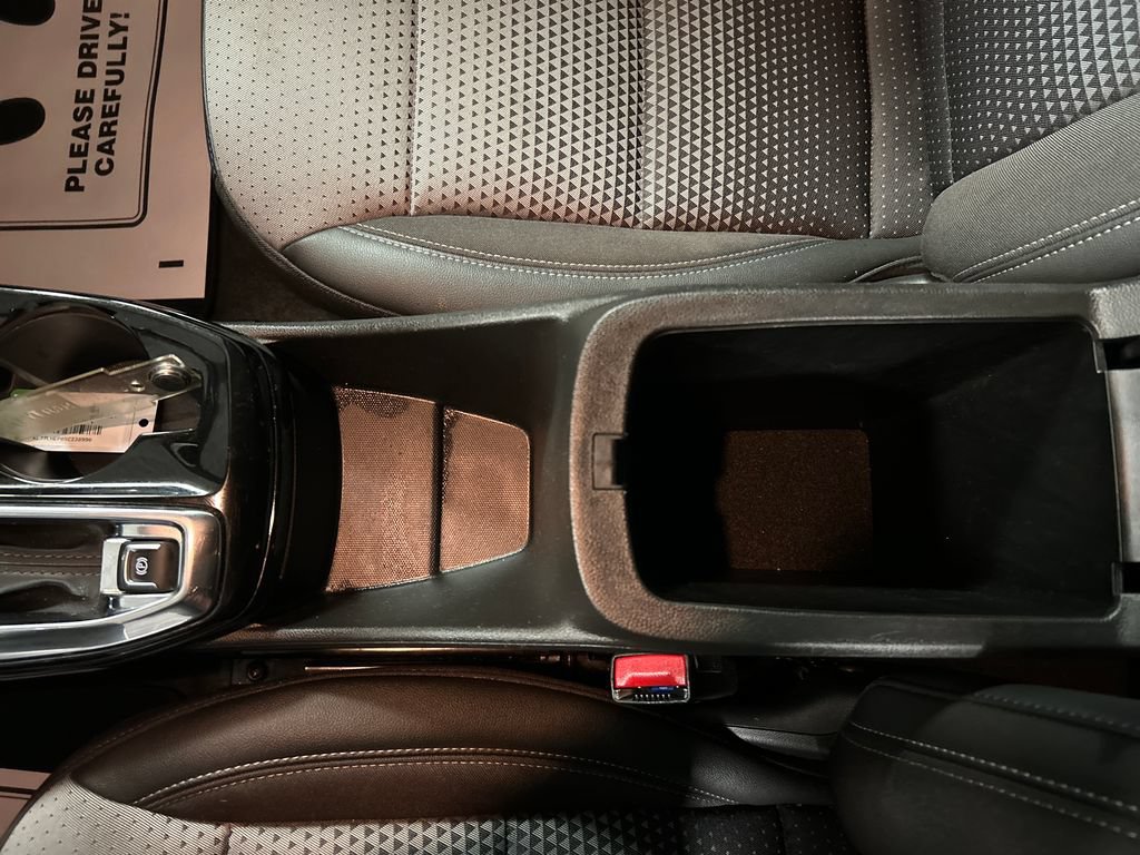 Used 2025 Chevrolet Trax LT w/ LT Convenience Package FWD image 19