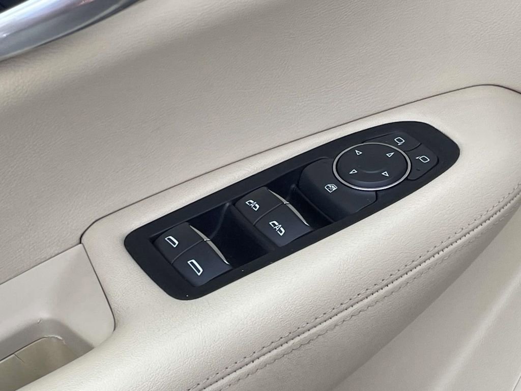 Used 2018 Cadillac XT5 AWD image 16