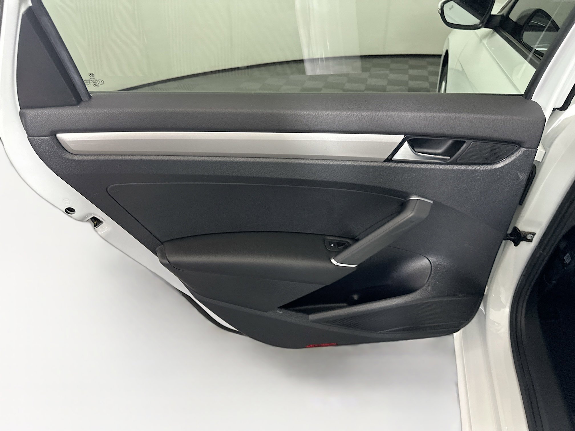 Used 2020 Volkswagen Passat 2.0T S image 25