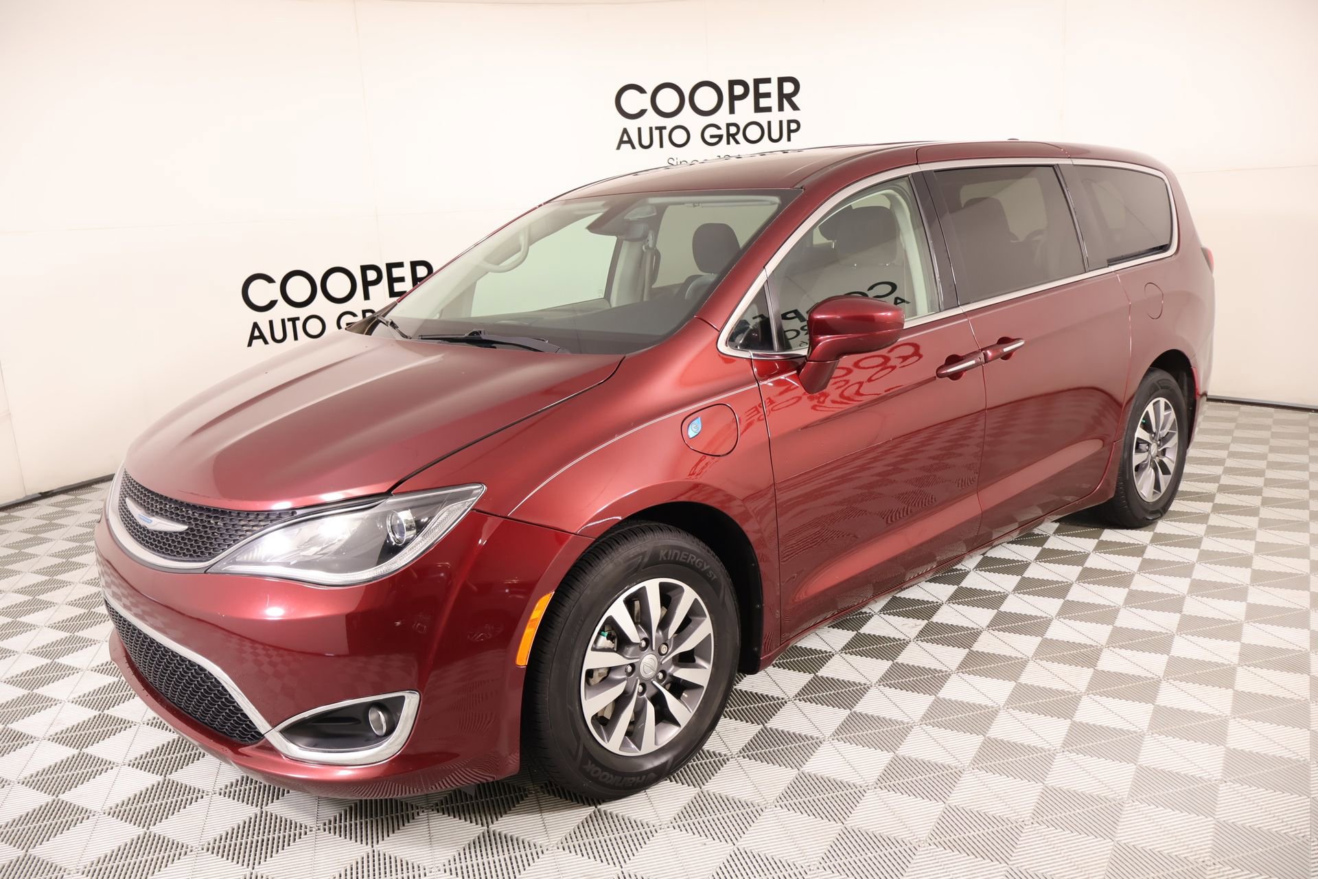 Used 2020 Chrysler Pacifica Touring image 10
